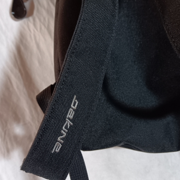 Dakine Black Cosmo 6.5L Backpack Bag Organizer Pockets Womens - Picture 8 of 10